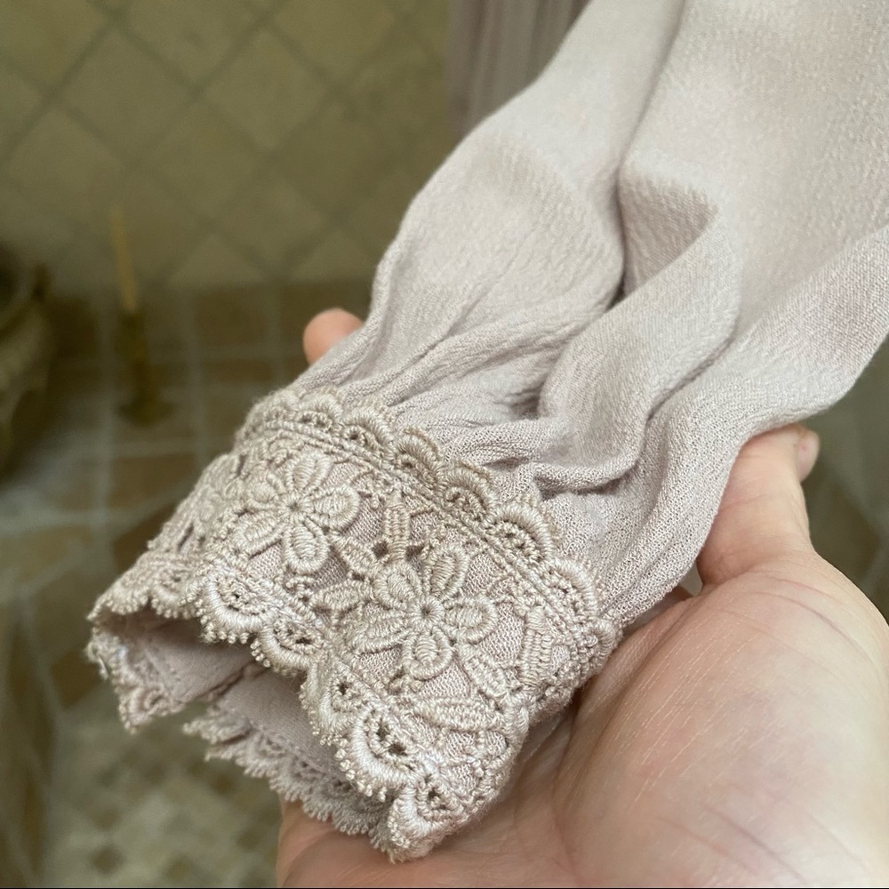 NEW!✨ The Lauren Lace Detail Maxi Dress - Picture 7 of 7